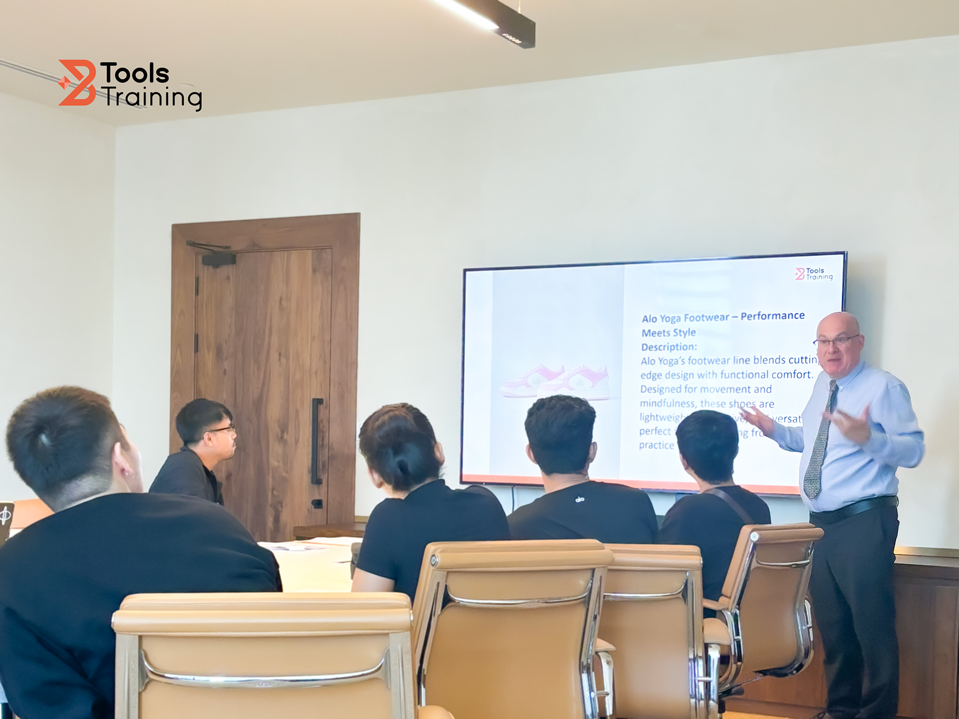Read more about the article English for Retail Sales – ภาษาอังกฤษเพื่อธุรกิจค้าปลีก | พัฒนาทักษะการขายและบริการลูกค้าต่างชาติ